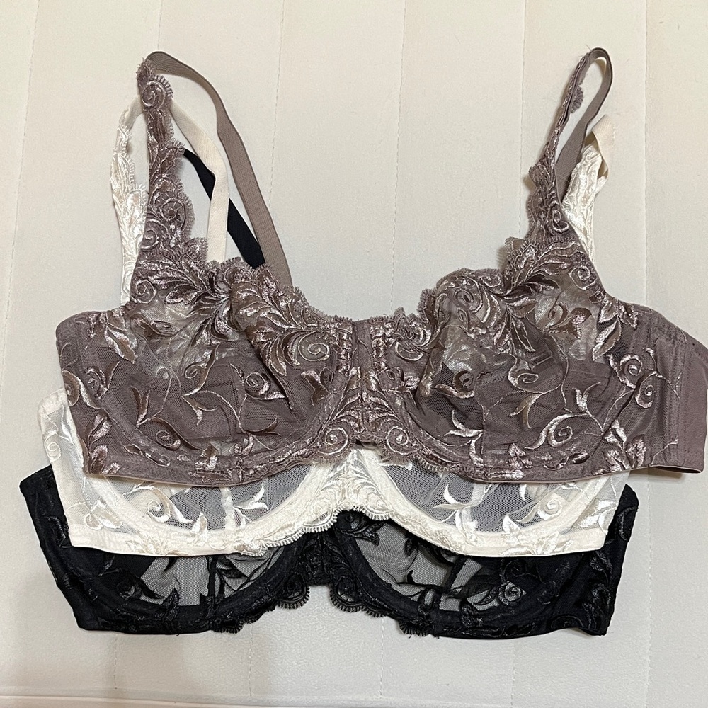 36C Elegant Lace Underwire Bra Set - Black, Cream, and Mauve/brown